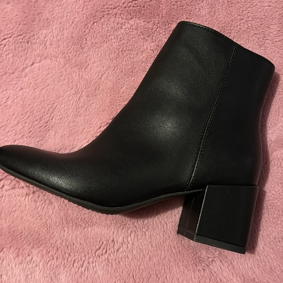 Time and Tru Heeled Boots - Picture 2 of 3